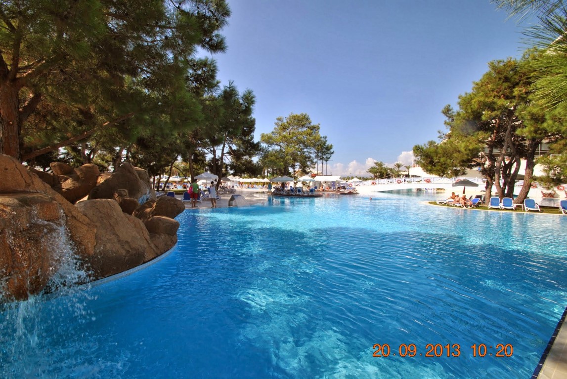 imagini hotel TITANIC LARA